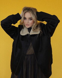 sabrinacarpenter-daily_28429.jpg