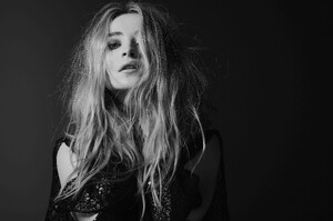 sabrinacarpenter-daily_28429.jpg