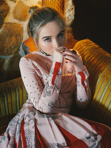 sabrinacarpenter-daily_28629.jpg