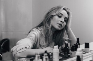 sabrinacarpenter-daily_28629.jpg