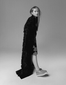 sabrinacarpenter-daily_28729.jpg