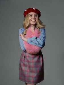 sabrinacarpenter-daily_28929.jpg