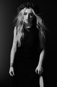 sabrinacarpenter-daily_28929.jpg