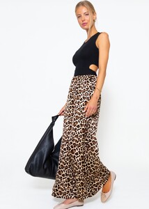 sassyclassy-satin-hose-mit-leo-print-braun-S4202H6804.jpg