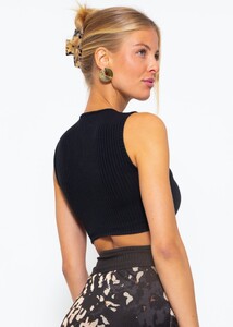sassyclassy-top-mit-cut-out-schwarz-S3203B5746.jpg
