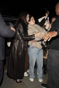 selena-gomez-arrives-back-at-her-hotel-in-london-10-10-2024-0.jpg