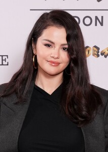 selena-gomez-at-deadline-contenders-in-london-10-12-2024-2.jpg