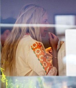 sienna-miller-and-her-boyfriend-oli-green-08-27-2024-0.jpg