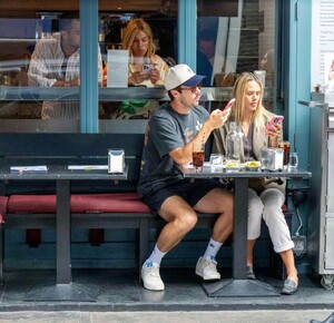 sienna-miller-and-her-boyfriend-oli-green-08-27-2024-1.jpg