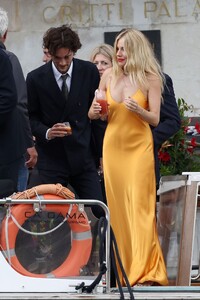 sienna-miller-and-oli-green-at-the-wedding-of-georgia-irwin-and-david-winter-at-la-certosa-island-05-25-2024-9.jpg