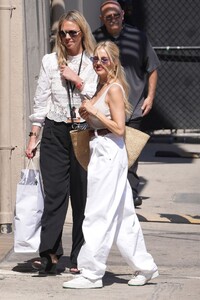 sienna-miller-arrives-at-jimmy-kimmel-live-in-hollywood-06-24-2024-5.jpg