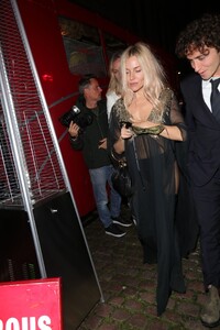 sienna-miller-at-chiltern-firehouse-10-year-anniversary-party-0.jpg