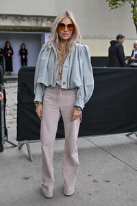 sienna-miller-brings-bohemian-chic-to-chloe-pfw-show-09-26-2024-4.jpg
