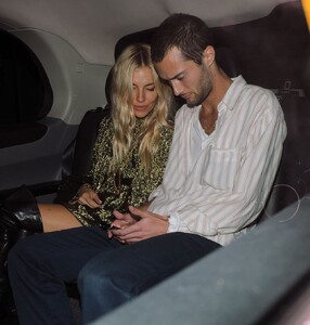 sienna-miller-dazzles-in-moonlight-chloe-s-resort-wear-meets-london-nights-09-20-2024-2.jpg