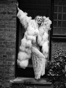 sienna-miller-how-to-spend-it-08-03-2024-1.jpg
