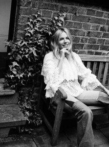 sienna-miller-how-to-spend-it-08-03-2024-11.jpg