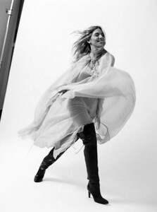 sienna-miller-how-to-spend-it-08-03-2024-8.jpg