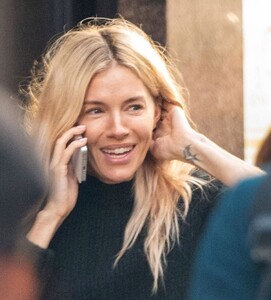 sienna-miller-oblivious-to-surroundings-laughs-on-phone-in-london-10-07-2024-1.jpg