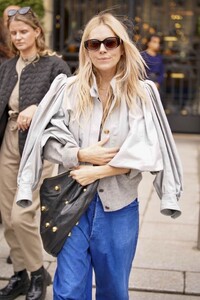 sienna-miller-stuns-at-paris-fashion-week-effortless-chic-in-blue-09-25-2024-4.jpg