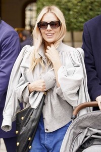 sienna-miller-stuns-at-paris-fashion-week-effortless-chic-in-blue-09-25-2024-7.jpg