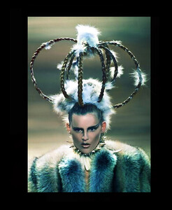 stella-tennant-couture-mc-queen-big-hairstyles-nicolas-jurnjack.jpg