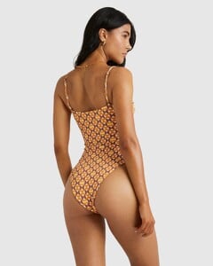 uvjx100144_rvca_cpg0_bck1.jpg