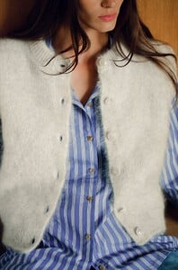 yse-gilet-sans-manches-dans-la-nuit-calme-gris-chemise-beaux-moments1.jpg