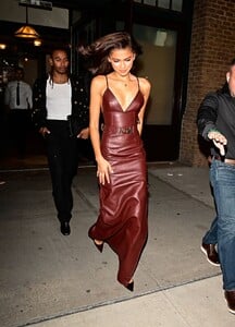 zendaya-and-tom-holland-leaves-their-hotel-in-new-york-10-24-2024-1.jpg