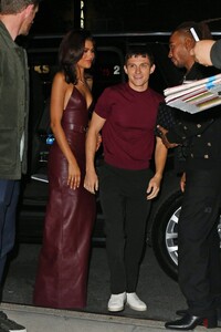 zendaya-and-tom-holland-leaves-their-hotel-in-new-york-10-24-2024-9.jpg