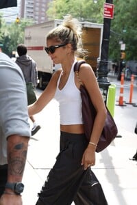 zendaya-out-for-lunch-with-law-roach-in-new-york-09-22-2024-0.jpg