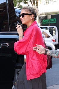 zendaya-out-for-lunch-with-law-roach-in-new-york-09-22-2024-6.jpg