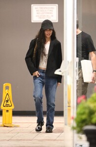 zoe-kravitz-at-sushi-park-with-yves-saint-laurent-creative-director-anthony-vaccarello-in-west-hollywood-08-01-2024-0.jpg