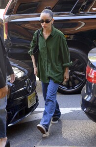 zoe-kravitz-out-and-about-in-new-york-09-05-2024-6.jpg