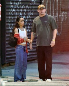 zoe-kravitz-s-nyc-street-style-effortless-chic-meets-high-end-accessories-2.jpg