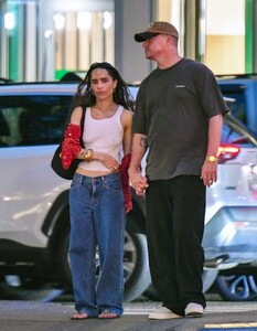 zoe-kravitz-s-nyc-street-style-effortless-chic-meets-high-end-accessories-3.jpg