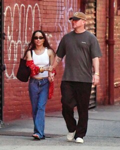 zoe-kravitz-s-nyc-street-style-effortless-chic-meets-high-end-accessories-4.jpg