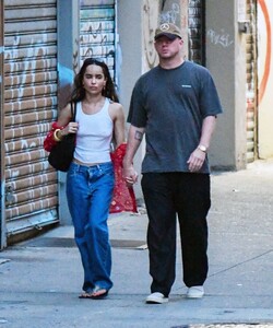 zoe-kravitz-s-nyc-street-style-effortless-chic-meets-high-end-accessories-6.jpg