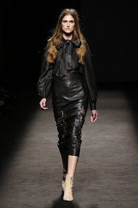 00002-teresa-helbig-madrid-fall-19-creditMBFWMADRID-Francesc-Ten.jpg