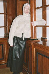 0c90f2f6b44e--Sea-AW24-014.thumb.jpg.410b77b00b61e2b6ce3b77d940a93b9e.jpg