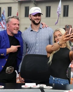 [2024.11.09] collegegameday_466422432_600606625777684_1318140974454495743_n.jpg