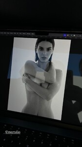 2024_11.12kendalljenner_466705956_9418838074812815_1269798792468325770_n.thumb.jpg.5a1503ffa647f168f01877280c38ed2f.jpg