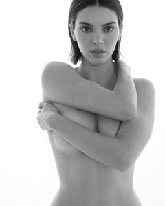 [2024.11.12] kendalljenner_466787130_582417437573995_7620467006527581325_n.jpg