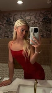 [2024.11.18] livvydunne_467411253_1482845395715323_712939434176170937_n.jpg