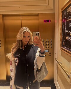 [2024.11.25] lindsaymariebrewer_468404866_1074163974173961_7836332742470148171_n.jpg