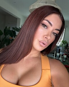 [2024.11.26] ariannyceleste_468398357_18475493719023607_3770029515066468054_n.jpg