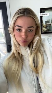 [2024.11.27] livvydunne_468693811_921369472897498_2547001387758464659_n.jpg