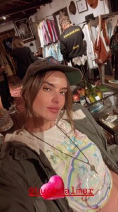 [2024.11.29] alessandraambrosio_F74A11D12F1D7C78697E41D6386822A8_video_dashinit.jpg