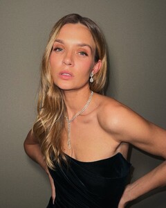 2024_11_11josephineskriver_465967551_902136452015811_7638706272165230079_n.thumb.jpg.f59d9056a2b2af182b90226e452546b1.jpg