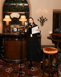 533046632_elizabeth-4.jpg