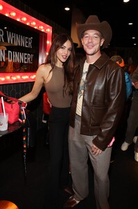 537550482_eiza-1.jpg